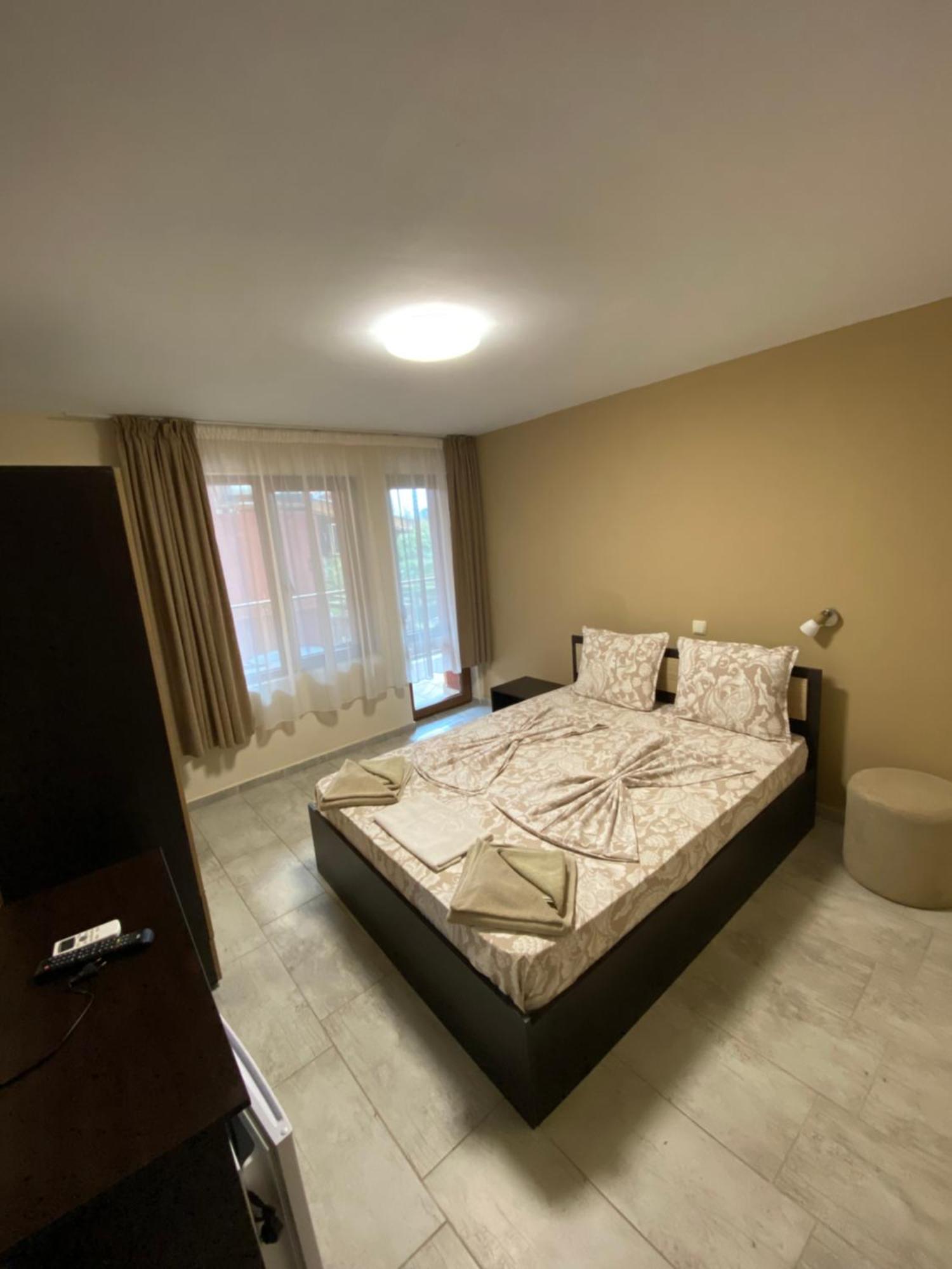 Guest Rooms Wild Duck Ezerets Bagian luar foto