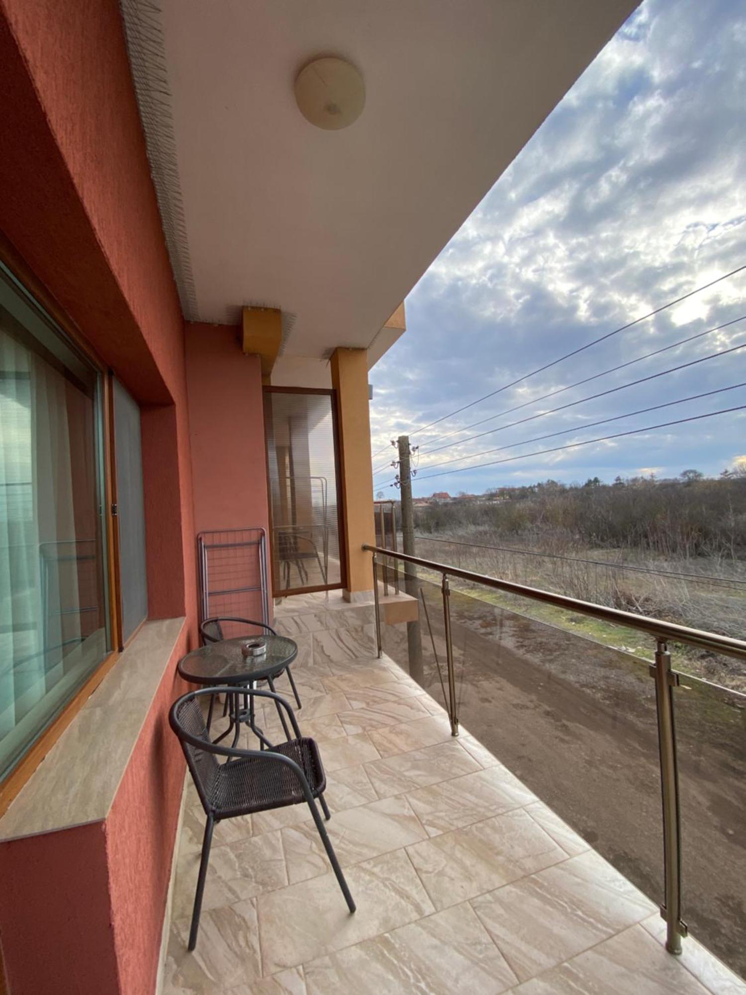 Guest Rooms Wild Duck Ezerets Bagian luar foto