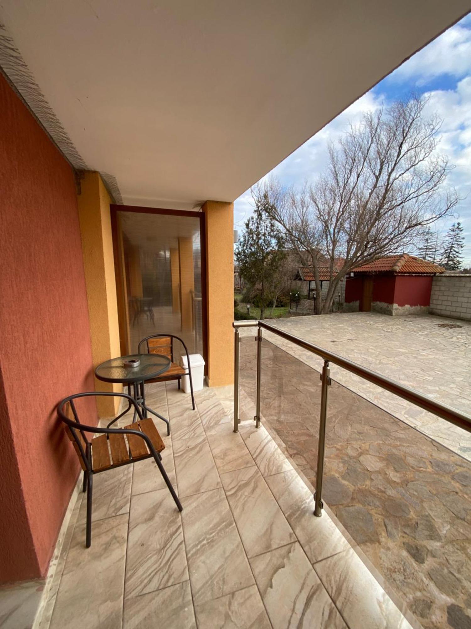 Guest Rooms Wild Duck Ezerets Bagian luar foto
