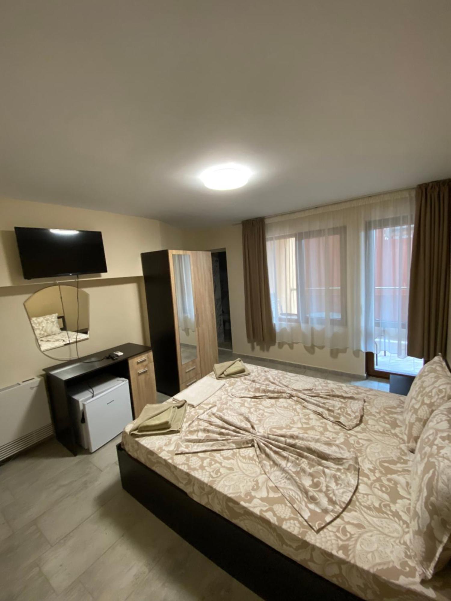 Guest Rooms Wild Duck Ezerets Bagian luar foto
