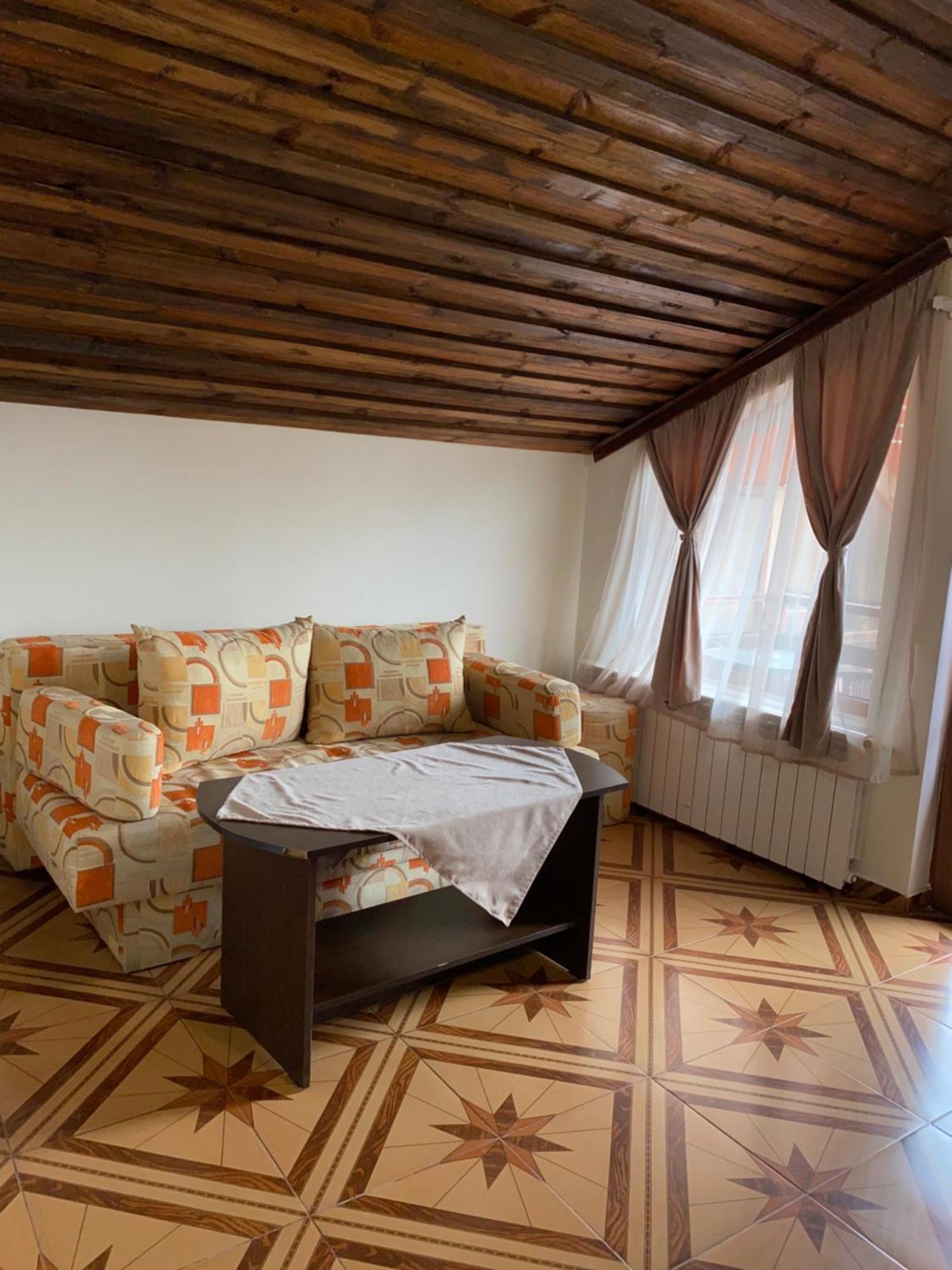 Guest Rooms Wild Duck Ezerets Bagian luar foto